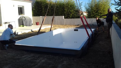 Installation de piscine en coque polyester à Cazouls-lès-Béziers