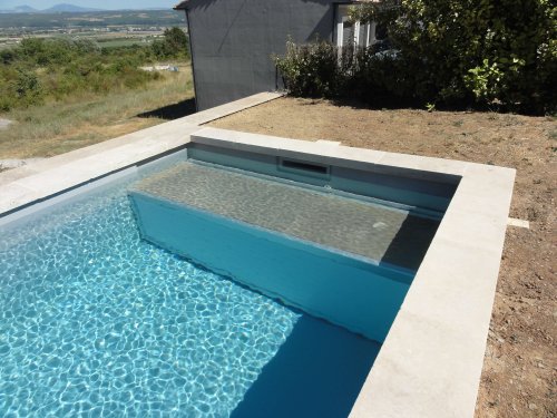 Installation de Volets Électriques Hors Sol DEL par MTS Piscines à Béziers